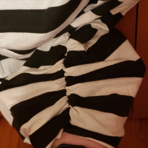 Adorable black and white striped 'deb' xs shirt - Picture 5 of 7
